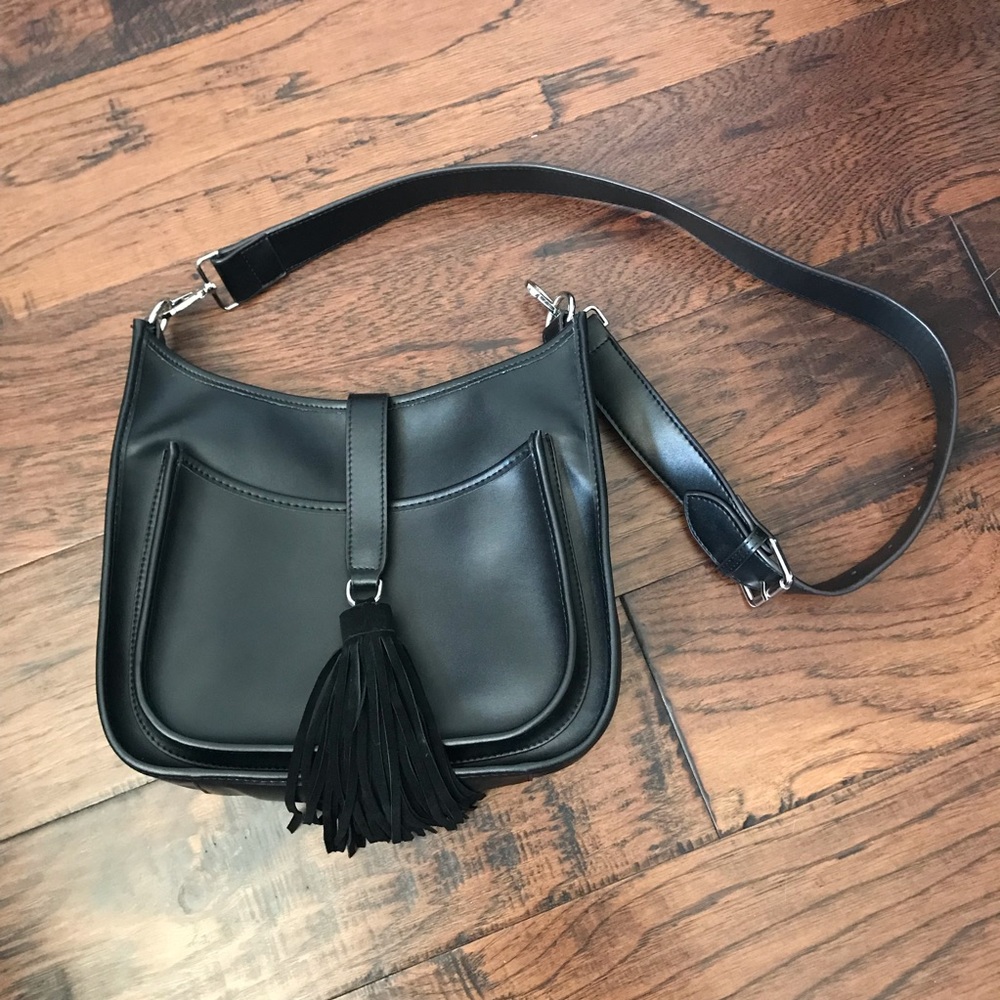 EUC black crossbody purse with tassel closure